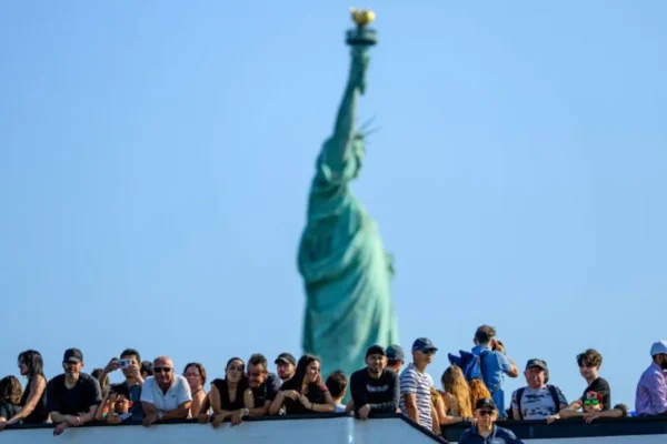 Canadian tourists in US